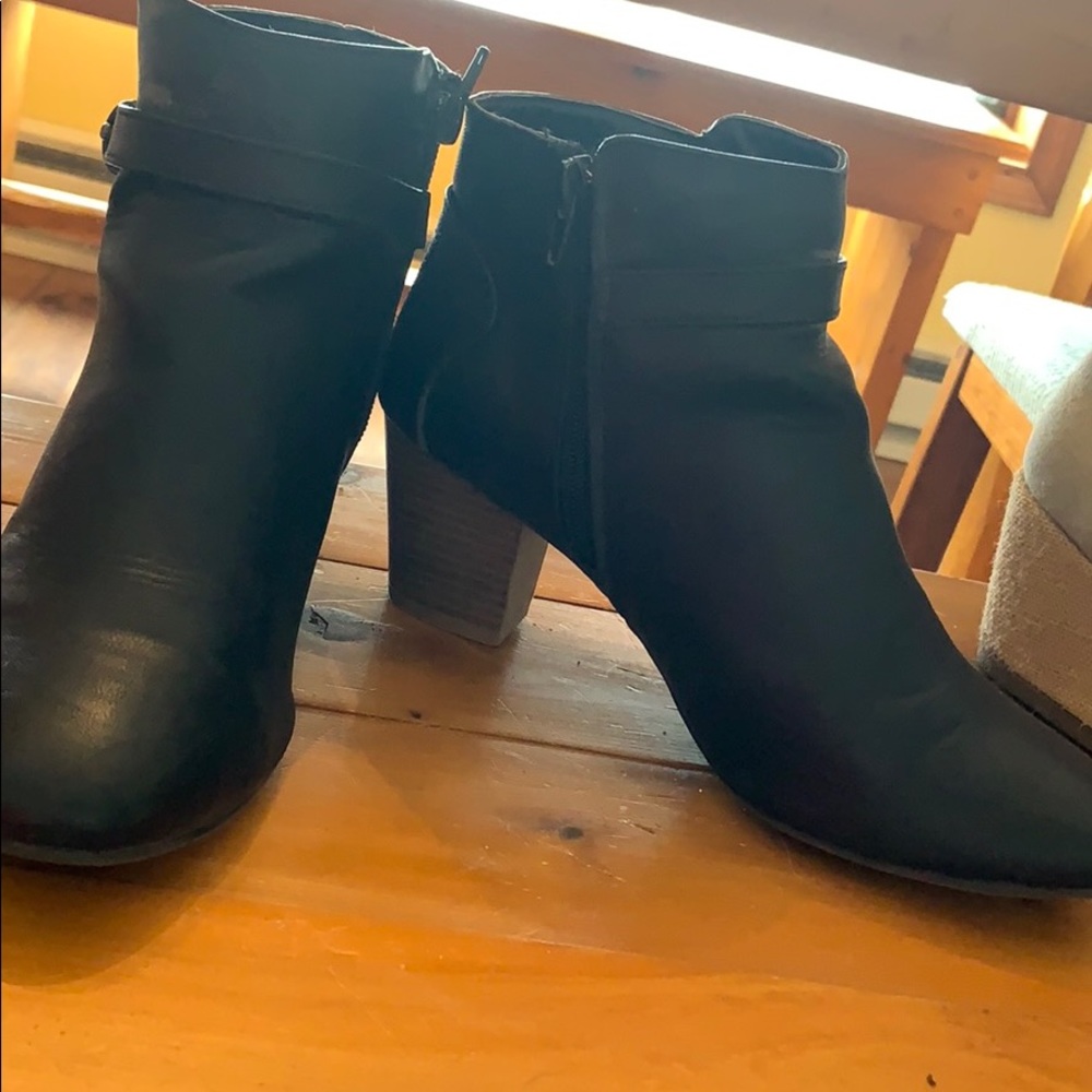 Women’s black boots
